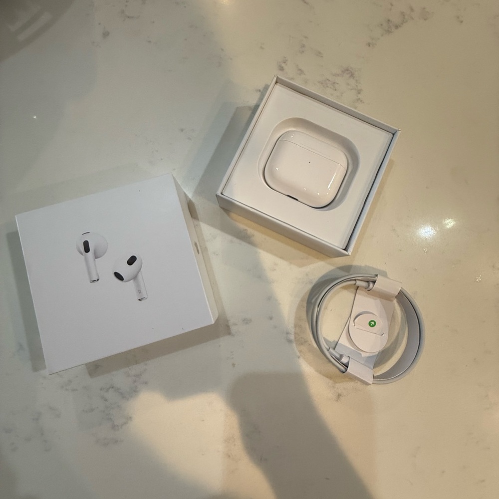 Apple Wireless Earbuds with Charging Case - White